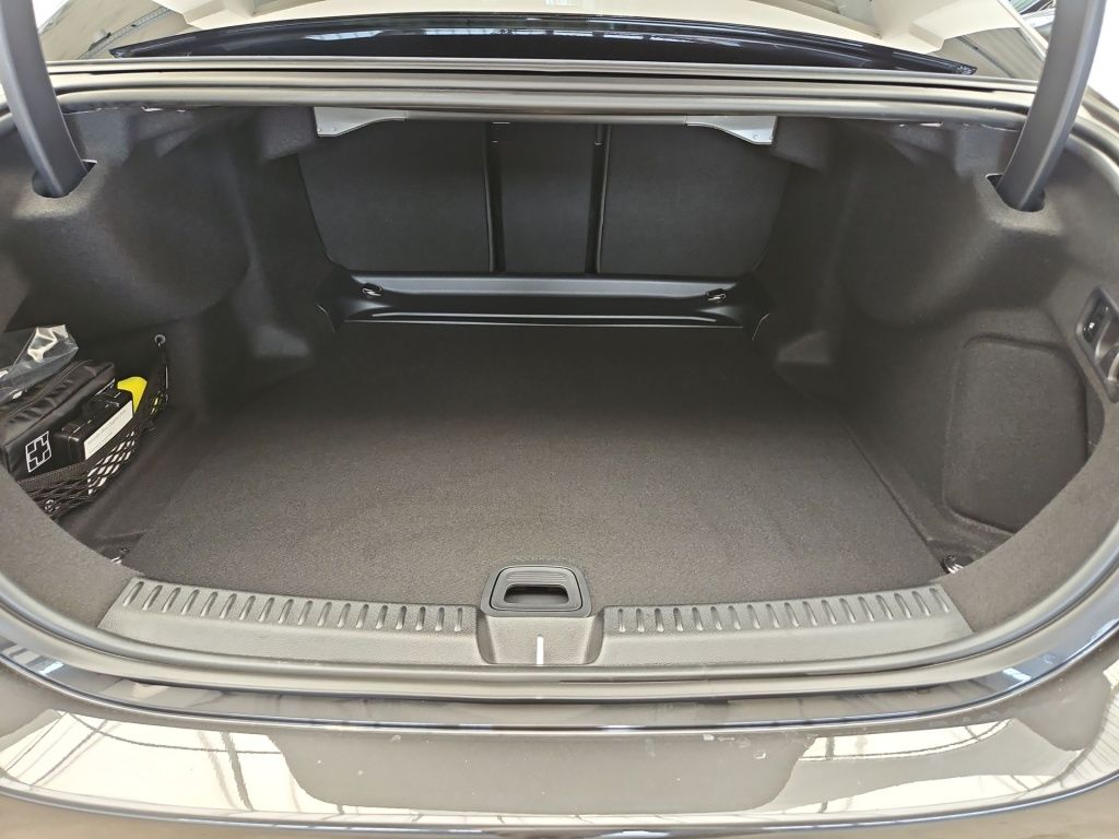 Fahrzeugabbildung Mercedes-Benz E 200 Limousine +AMG+AHK+BURMESTER+DIGITAL+20''-