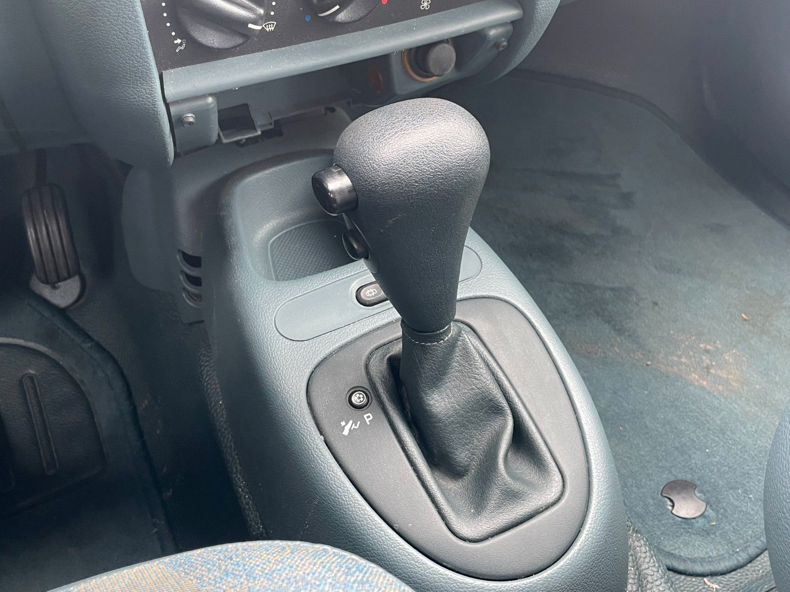 Fahrzeugabbildung Renault Kangoo 1.4 Basis Automatik Klima TÜV 12/2025