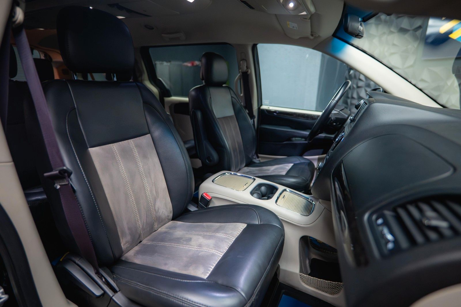 Fahrzeugabbildung Dodge Grand Caravan 3.6 V6 SXT LPG *7 Sitze*TV*Kamera*