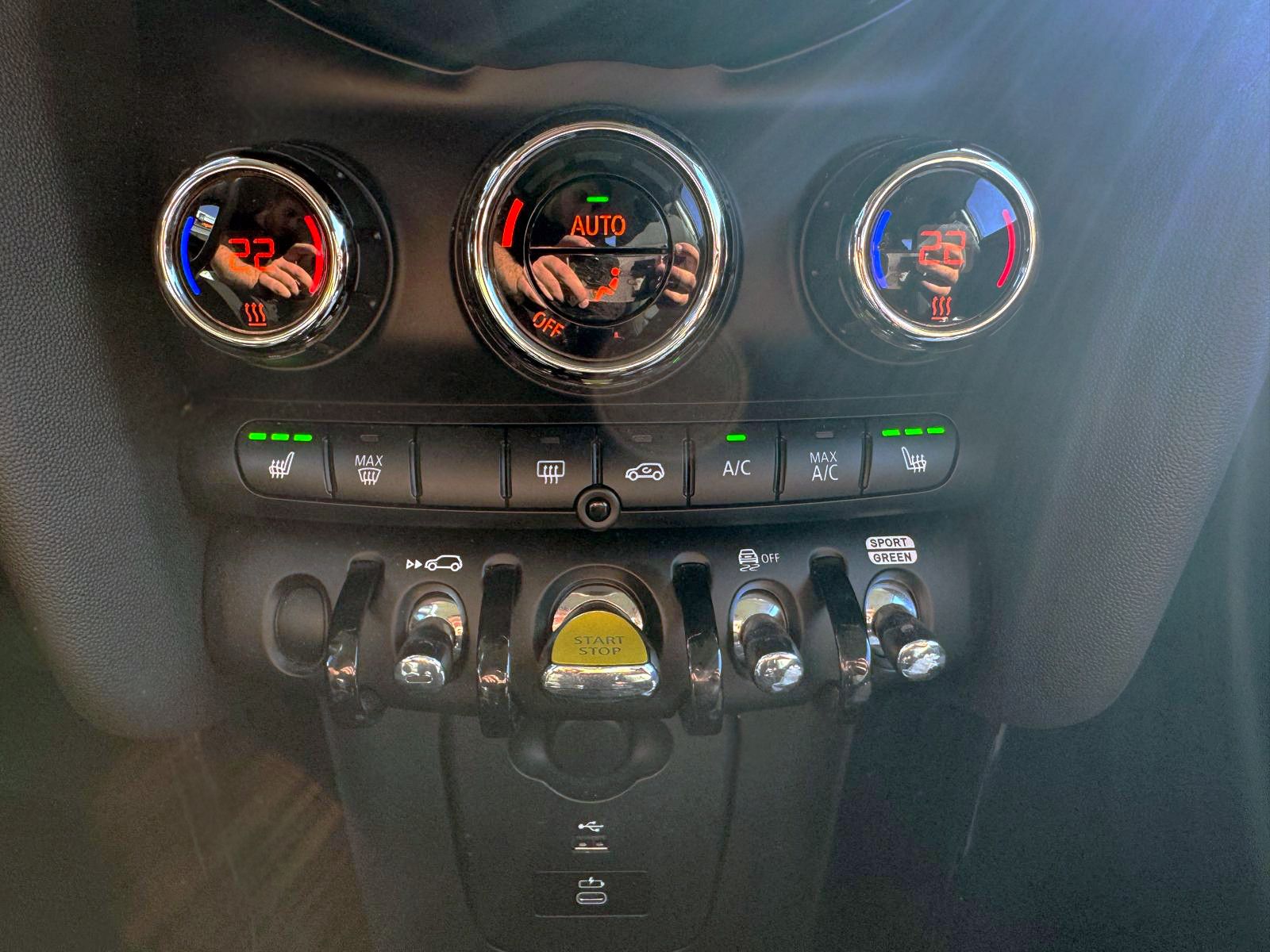 Fahrzeugabbildung MINI COOPER SE Classic-Trim KAM PDC SHZ TEMP NAV ALU