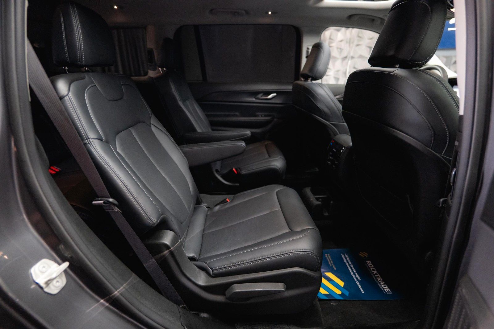 Fahrzeugabbildung Jeep Grand Cherokee 3.6 4x4 LAREDO L ACC Kamera 19%