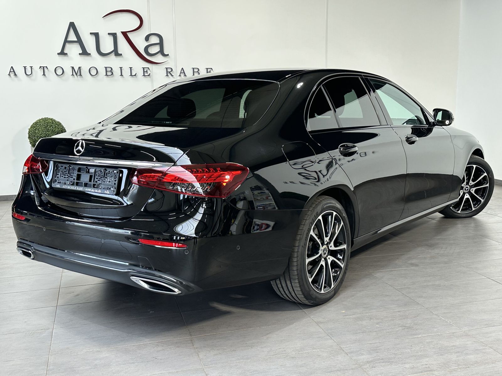 Fahrzeugabbildung Mercedes-Benz E 300d 4M Avantgarde NAV+LED+AHK+BURMESTER+PANO