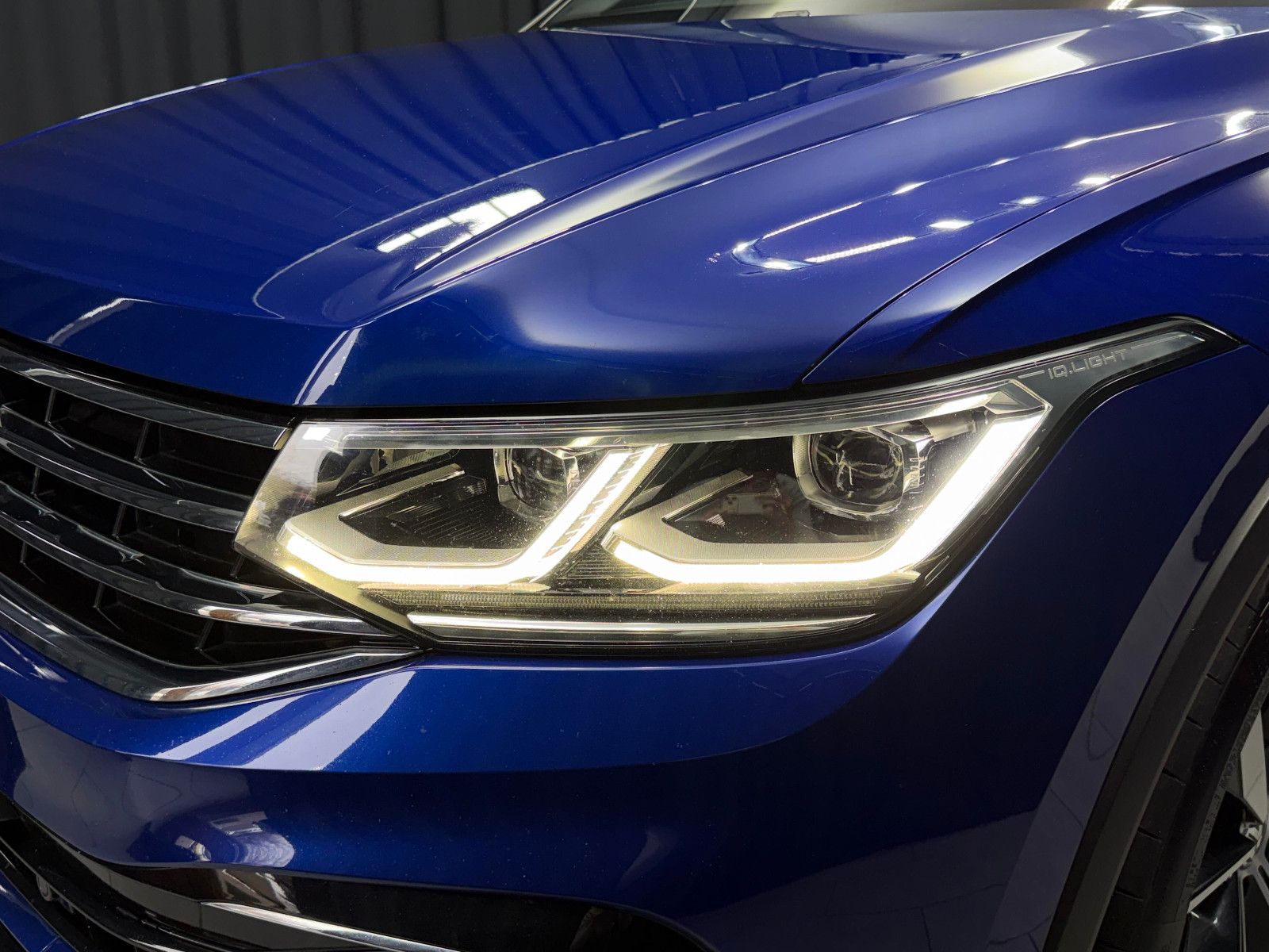 Fahrzeugabbildung Volkswagen Volkswagen Tiguan R-Line 4Motion|MATRIX|PANO|AHK