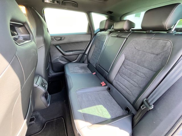 Ateca 2.0TSI DSG 4Drive *AHK+BEATS+PANO+ACC+NAVI