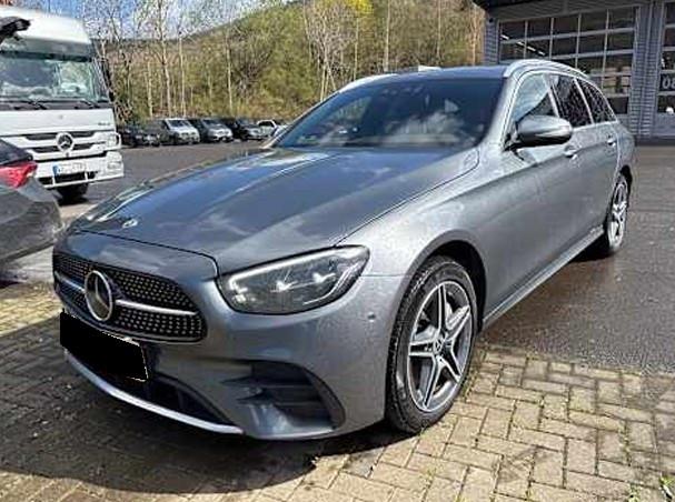 Mercedes-Benz E 300 T 4Matic+AMG LINE+18″ AMG+ACC+LED+AHK+LUFT