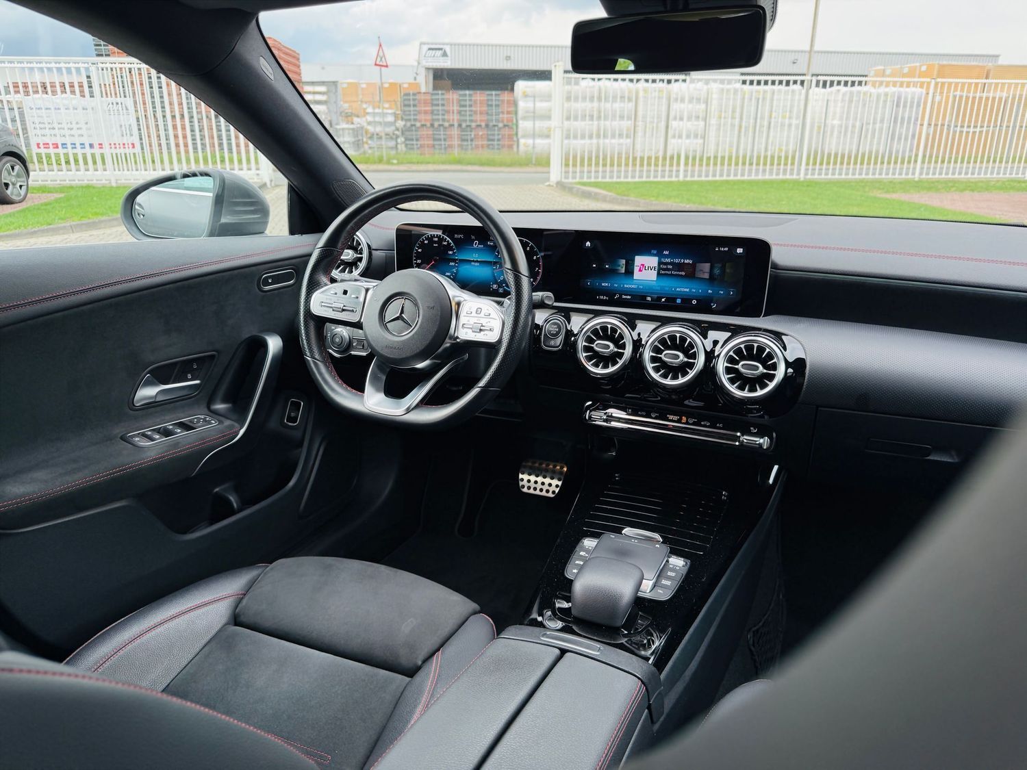 Fahrzeugabbildung Mercedes-Benz CLA 200 Shooting Brake AMG, Comand, LED, Easy Pa