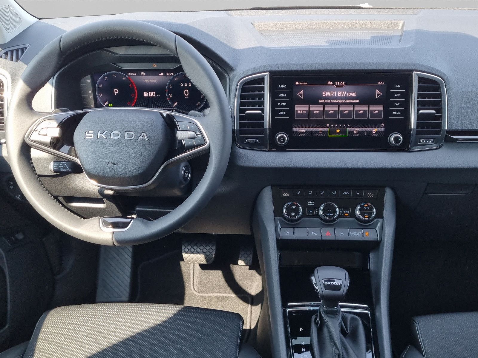 Fahrzeugabbildung SKODA Karoq Balance 2,0 TDI AHK Info 18" Fahrassi+