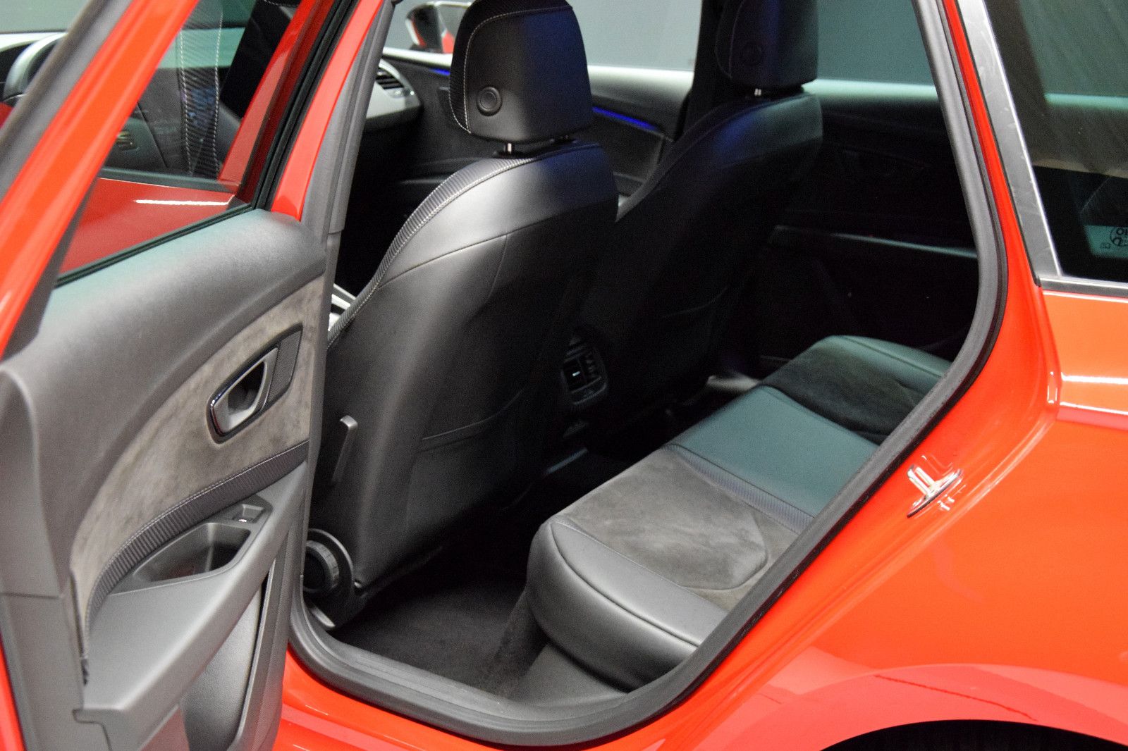 Fahrzeugabbildung SEAT Leon ST Cupra 300 4Drive ACC Beats Alca. Virtual