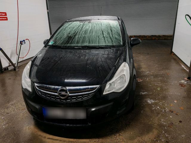 Opel Corsa D mit neuen Ganzjahresreifen un...