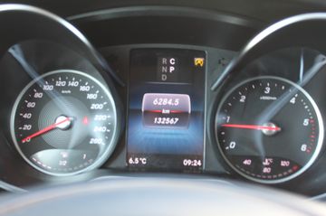 Mercedes V 220 - 9