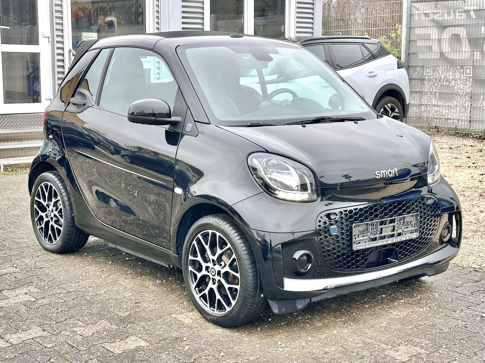 Fahrzeugabbildung Smart ForTwo Prime Cabrio EQ /Voll-Leder/PDC/CarPlay