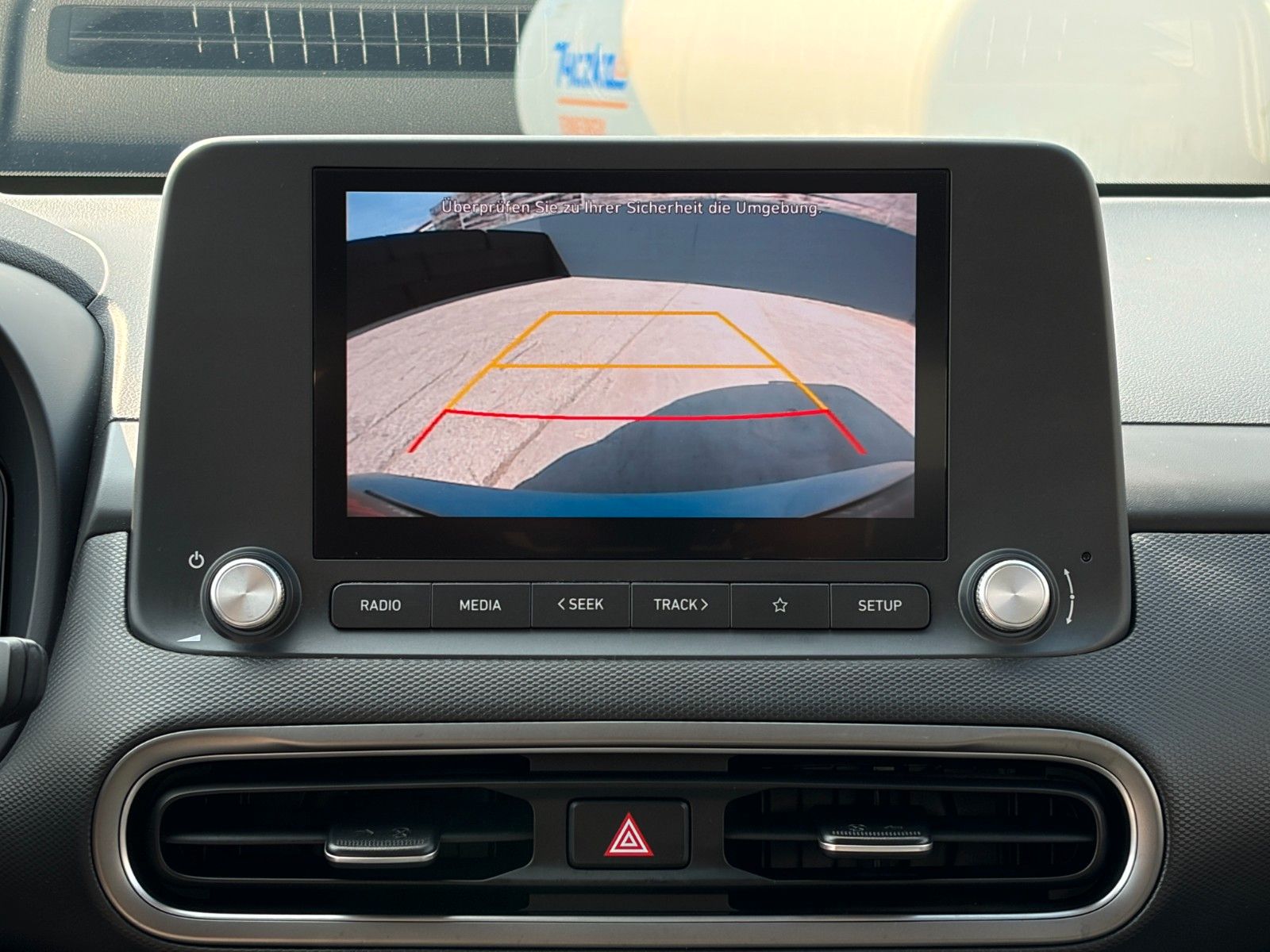 Fahrzeugabbildung Hyundai KONA E Select SHZ ACC PDC LKA Navi WiFi CarPlay