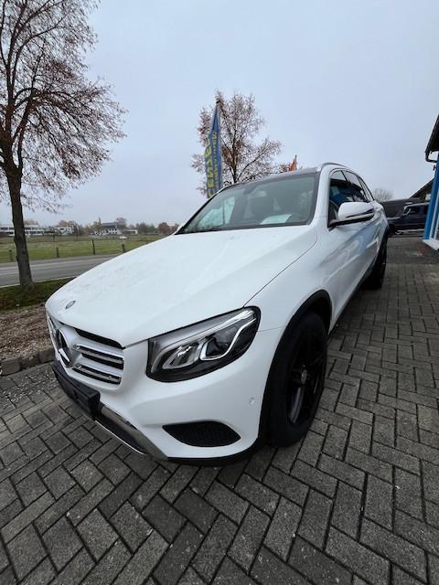 Mercedes-Benz GLC 220 d 4Matic  ATM-18900 KM,AHK, Pano, Navi