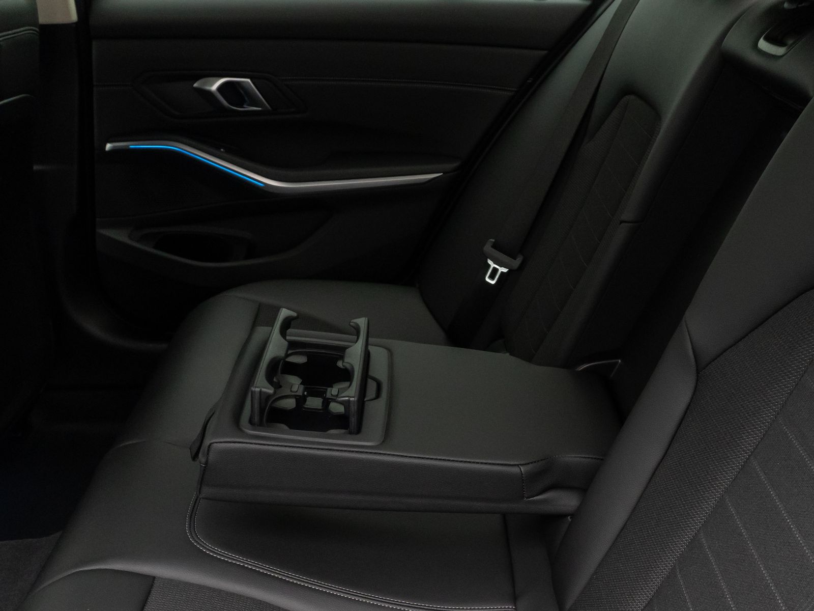 Fahrzeugabbildung BMW 318d Sport Leder DAB Individual DrivAssis 18Zoll