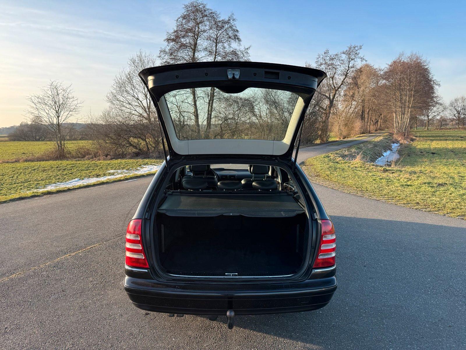 Mercedes-Benz C220 2005 — photo 15
