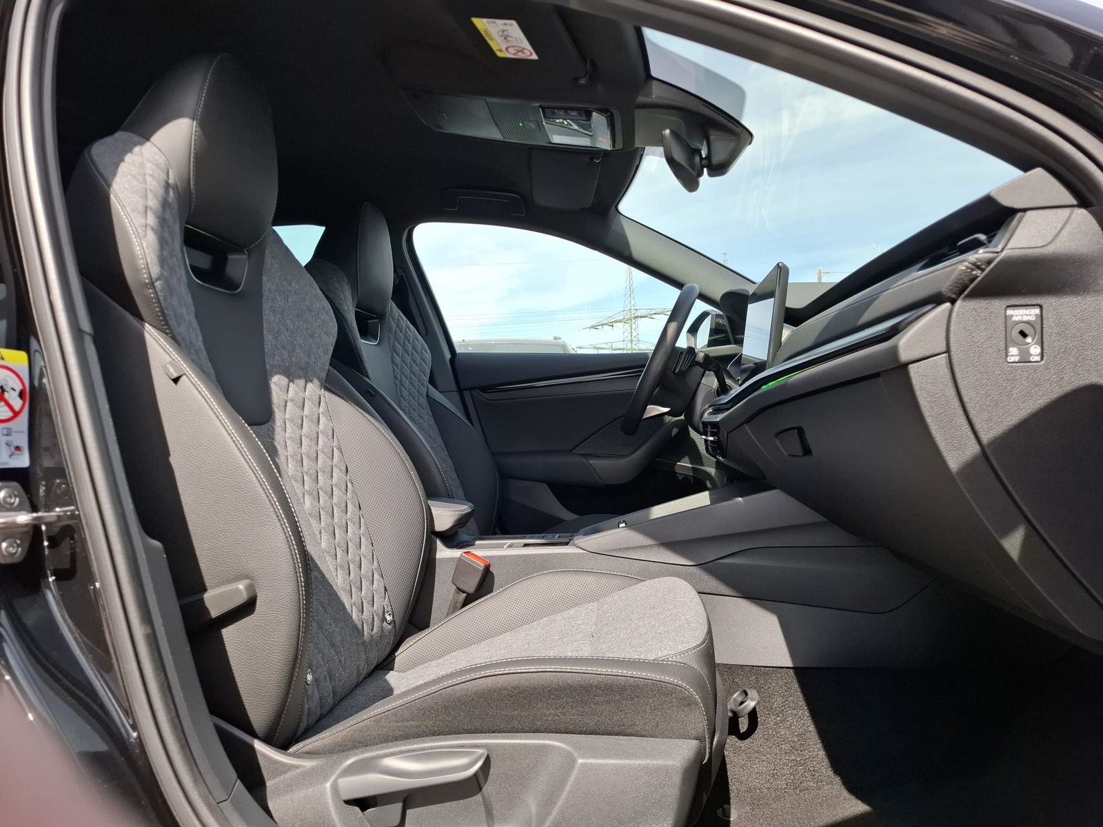 Fahrzeugabbildung SKODA Octavia 2.0 DSG Sportline MATRIX*AHK*CANTON*5J.G