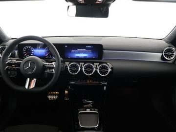 Mercedes CLA 180 Shooting Brake - 11