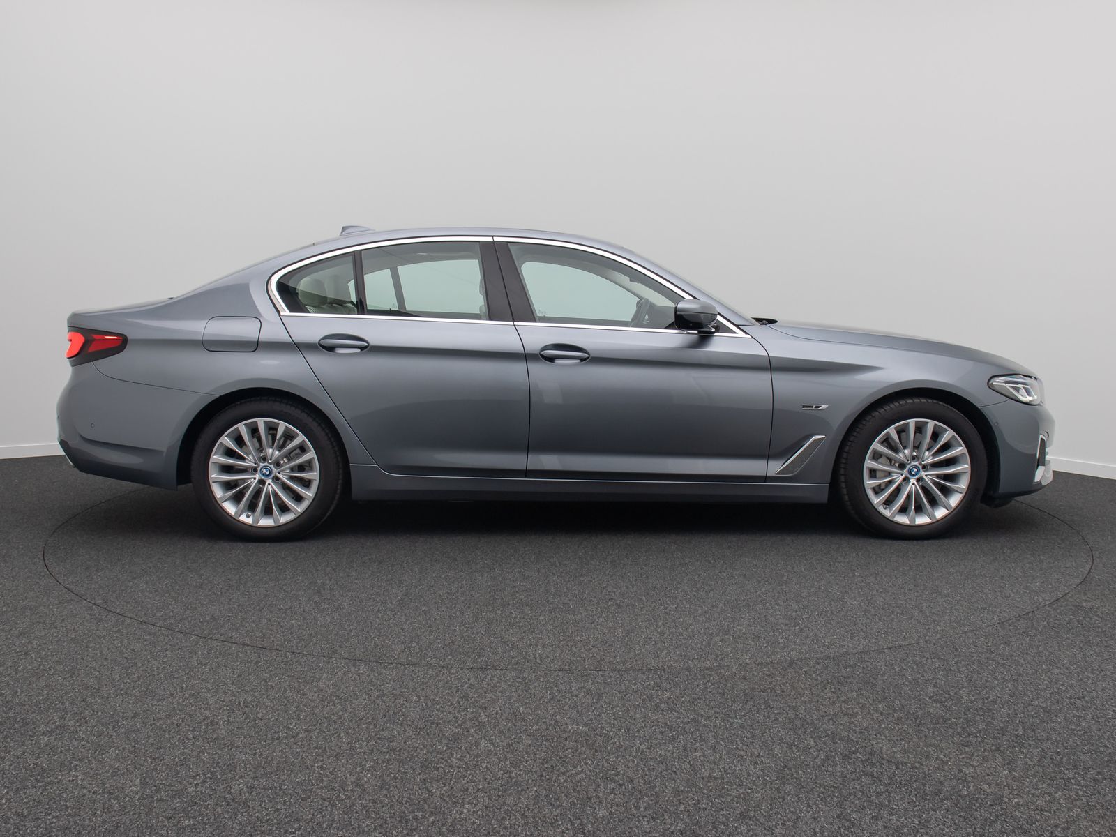 Fahrzeugabbildung BMW 530e Luxury Line 360°Glasdach Laser HUD DAB HiFi