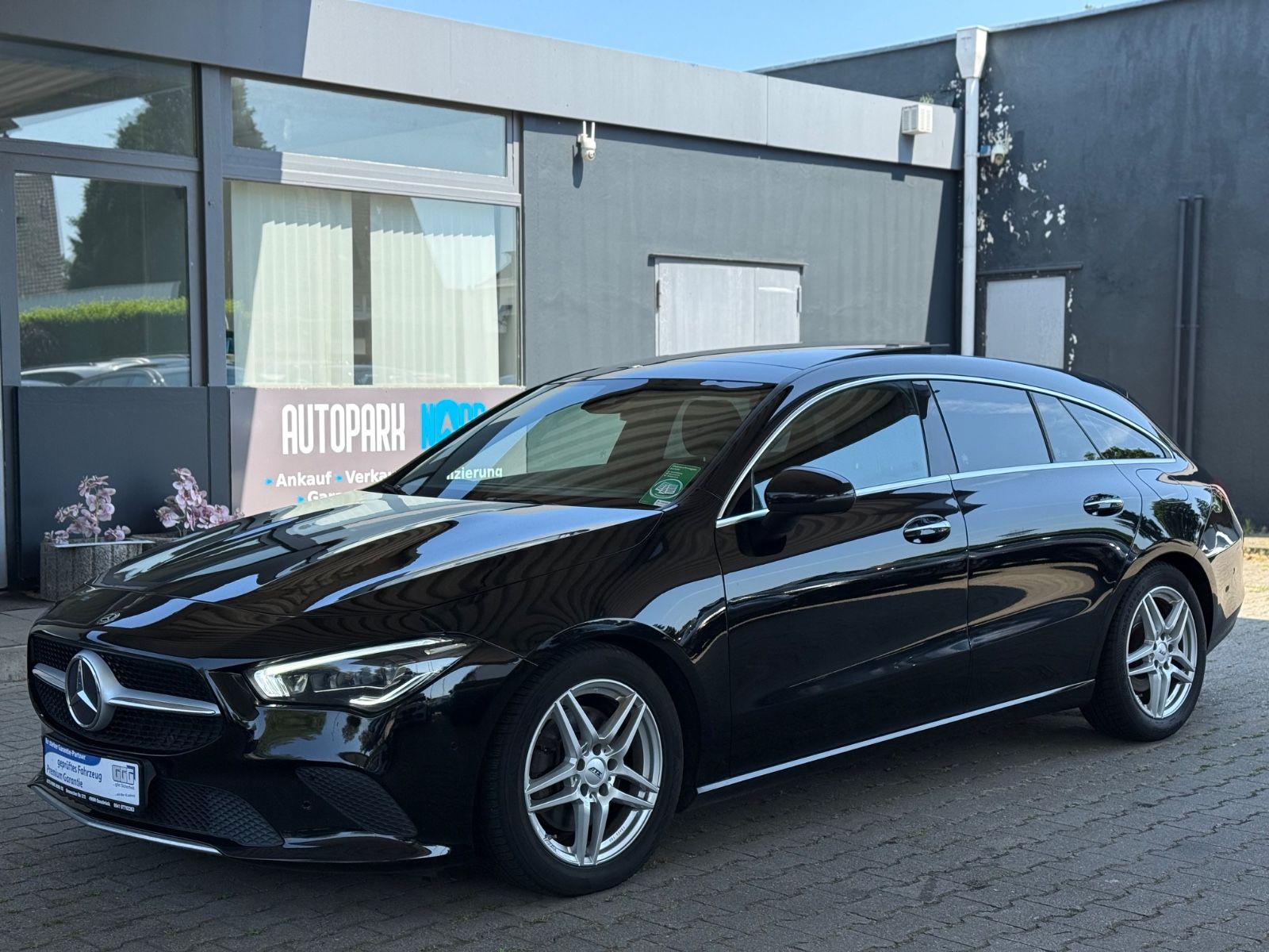 MERCEDES-BENZ CLA 220d SB PANORAMA/AHK/KAMERA/AMBIENTE/LED/TOP