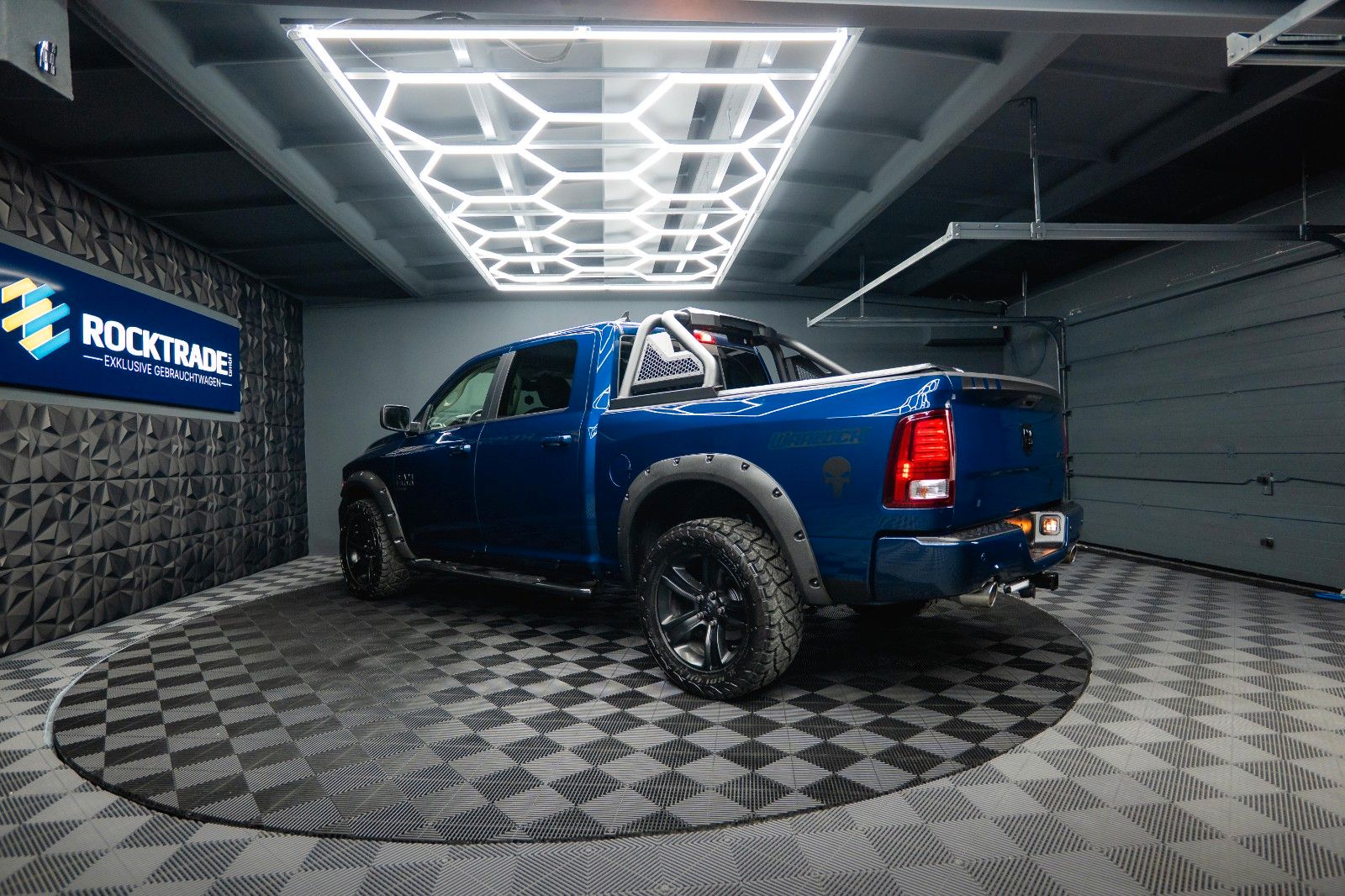 Fahrzeugabbildung Dodge RAM 5.7 V8 HEMI 4x4 OFFROAD Night Edition *19%*