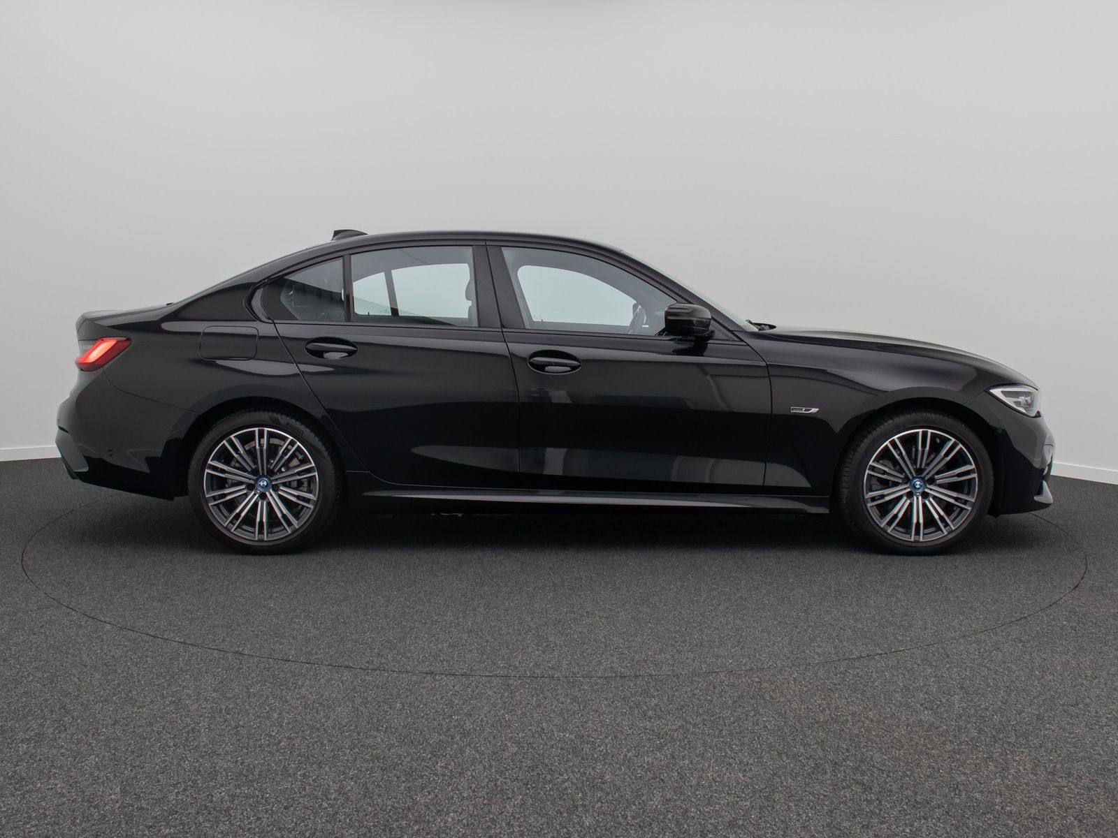 Fahrzeugabbildung BMW 320e M Sport Kamera DAB Alarm Parkassistenzsyst