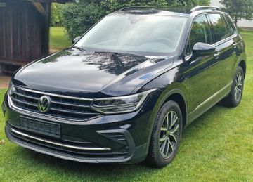 Volkswagen Tiguan - 1