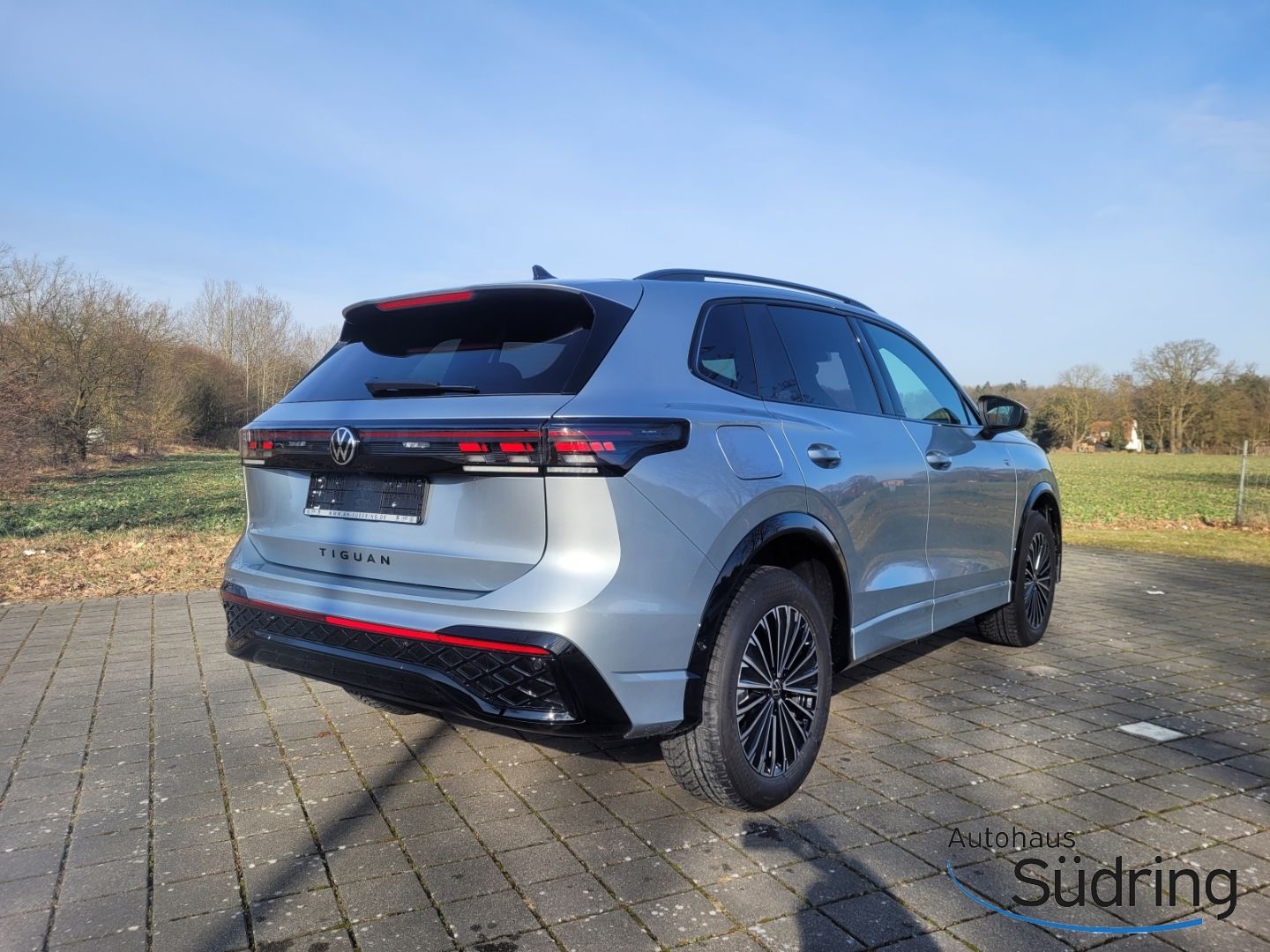 Tiguan 2,0 R-Line TSI DSG 4Motion HUD AHK Matrix
