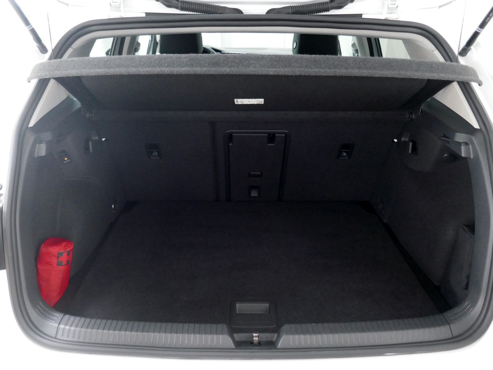 Fahrzeugabbildung Volkswagen Golf VIII Active 2.0 TDI DSG | LED AHK RFK ACC