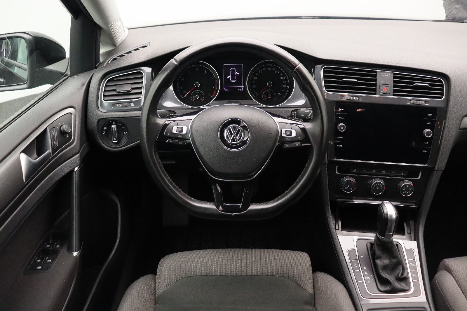 Fahrzeugabbildung Volkswagen Golf VII Lim. 1.4 Comfortline Standheizung AHK