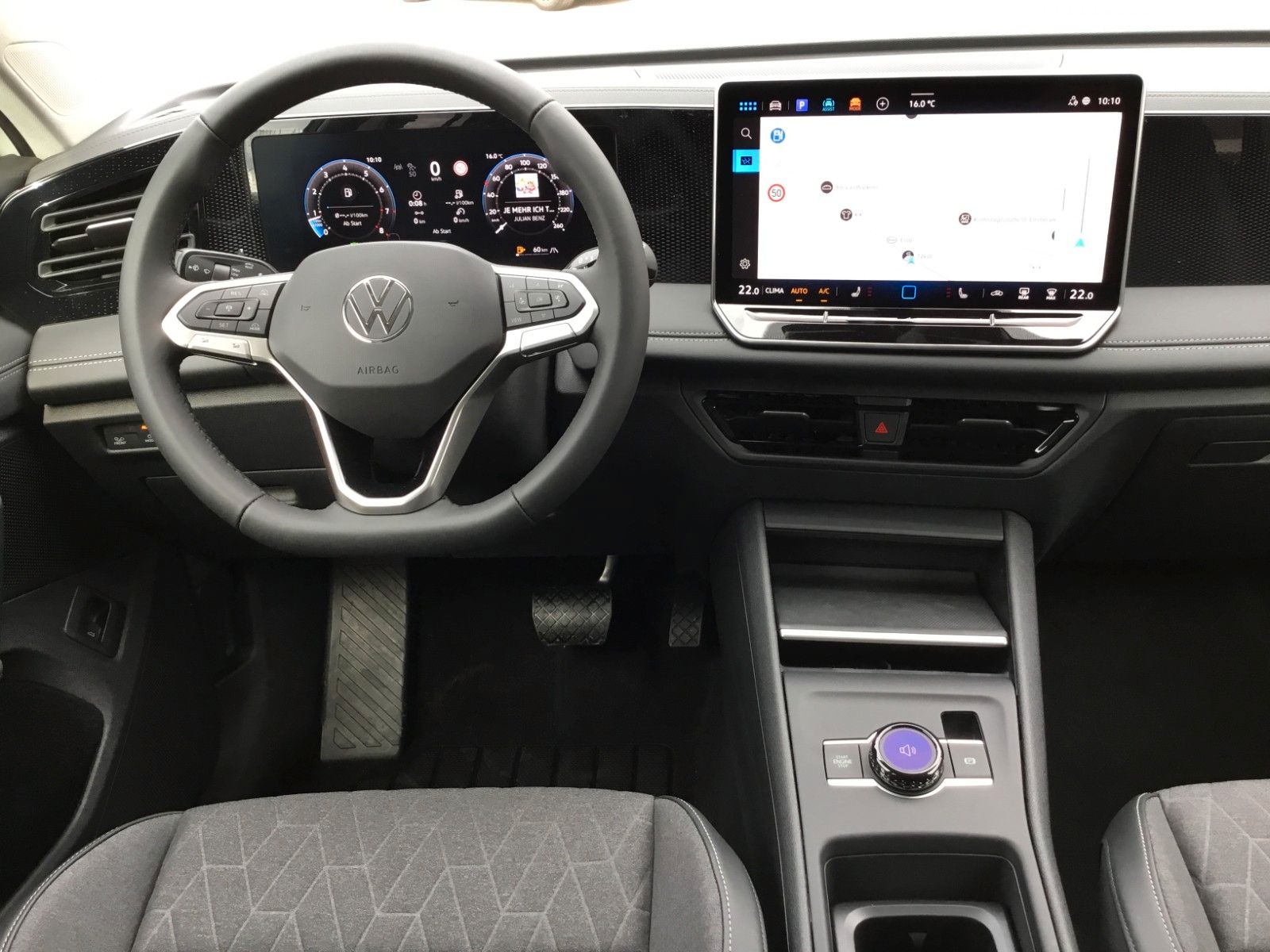 Fahrzeugabbildung Volkswagen Tiguan 1.5 eTSI DSG Life+AHK+LEDPlus+18"+Navi