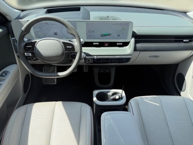 Fahrzeugabbildung Hyundai IONIQ 5 Uniq Elektro 4WD 72 +LEDER+KLIMA+PDC+RFK