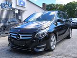 Mercedes-Benz B 180 7G-DCT URBAN KLIMA R-KAMERA SHZG TEMP - : Unfallwagen