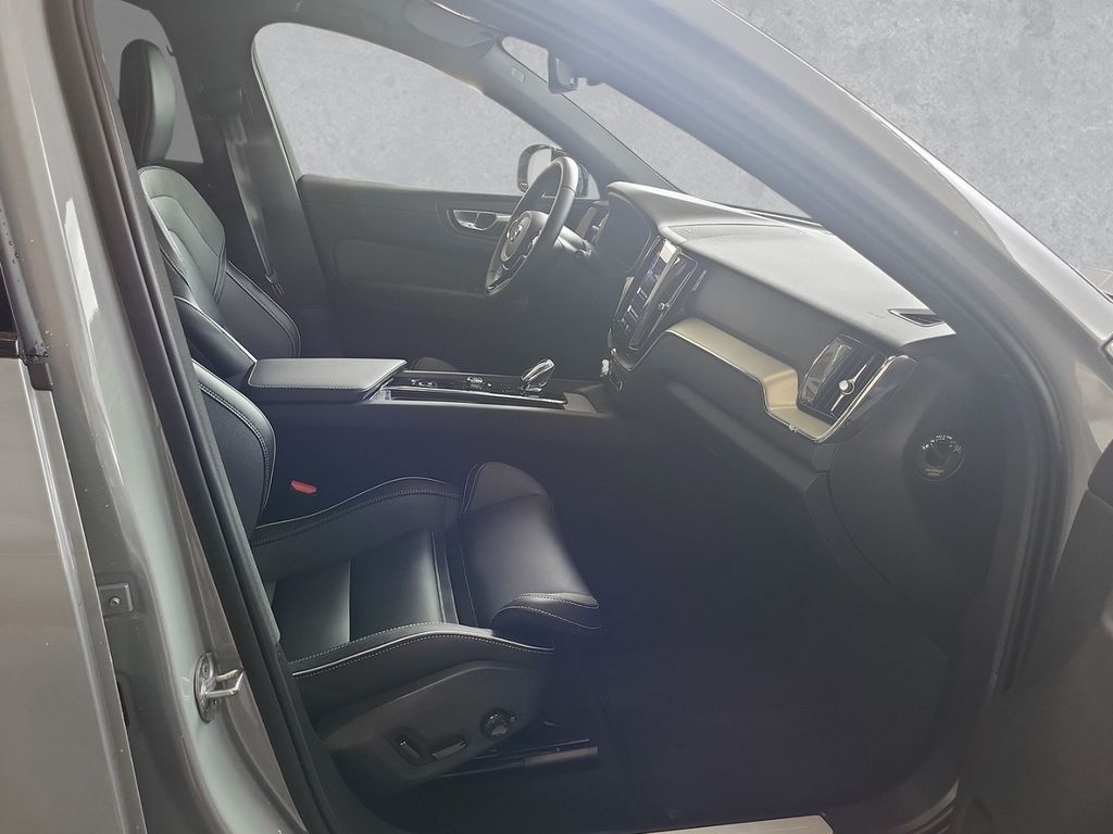 Volvo XC60 Plus Dark Recharge Plug-In Hybrid AWD T6 Tw