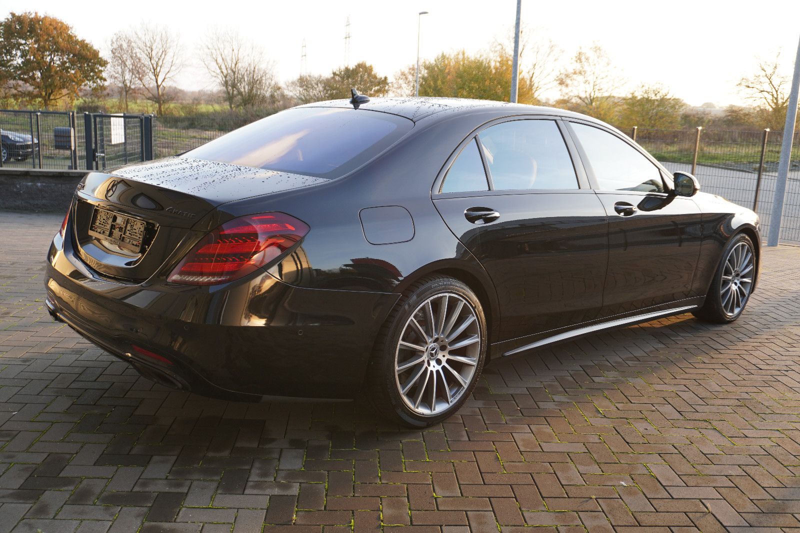Fahrzeugabbildung Mercedes-Benz S 560 4Matic L