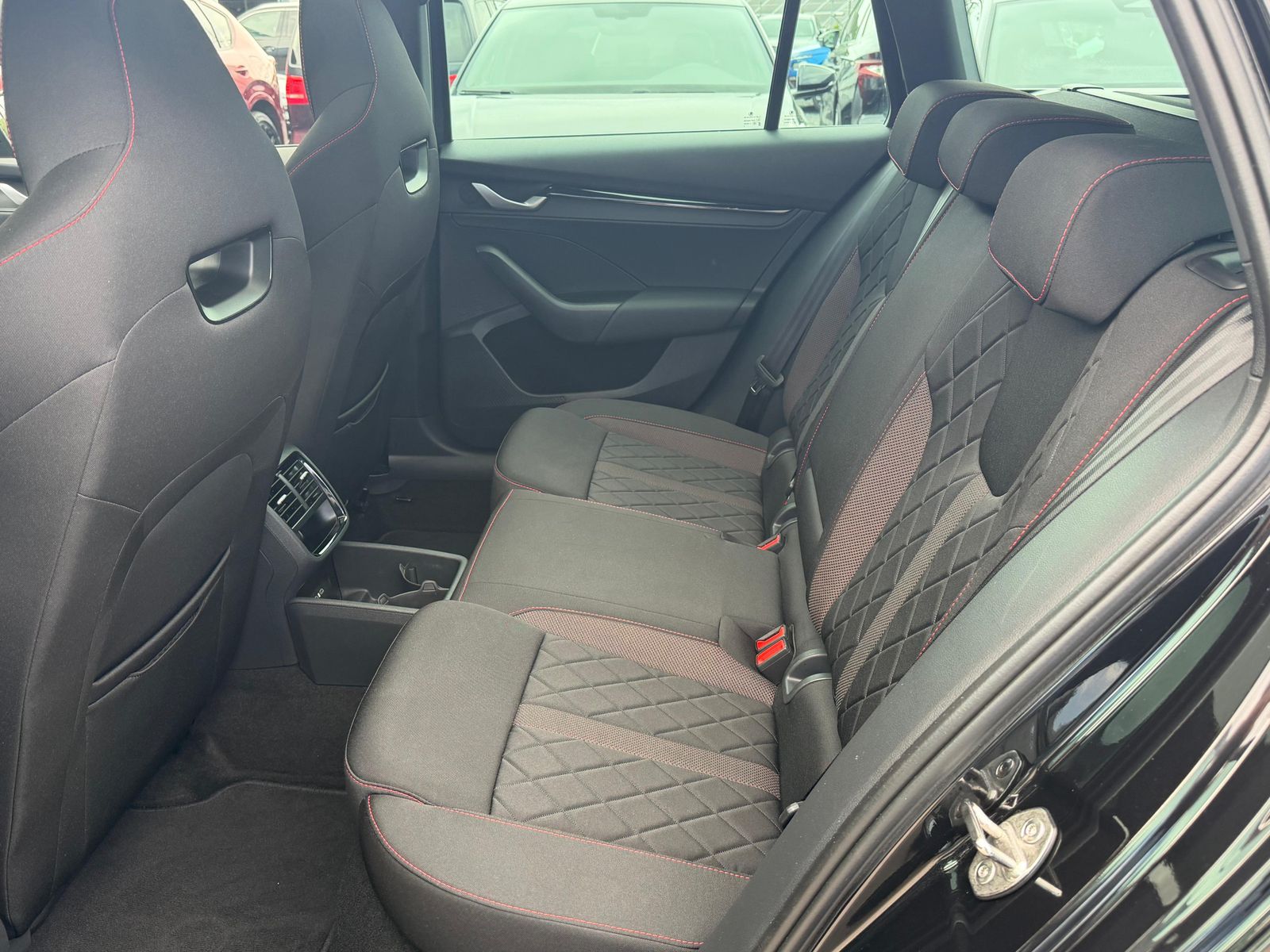 Fahrzeugabbildung SKODA Octavia 2.0 TSI 195 kW RS PANO*MATRIX*AHK*CANTON