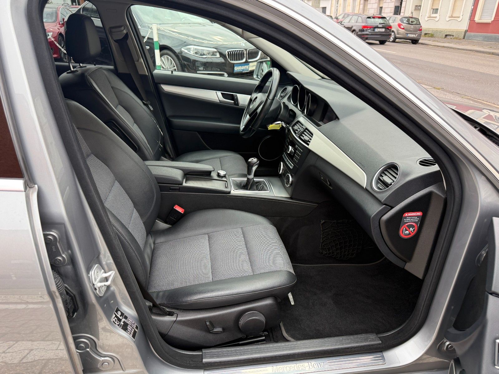 Fahrzeugabbildung Mercedes-Benz C 180 T AVANTGARDE 2-HAND PDC BLUETOOTH FACELIFT