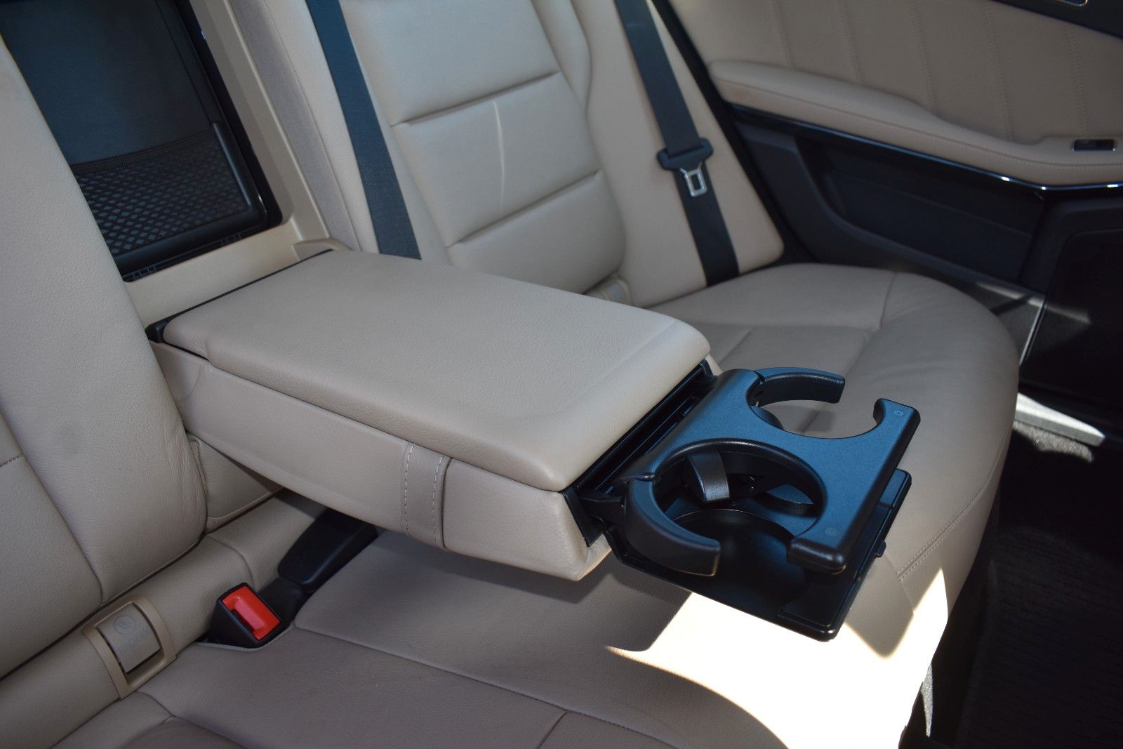 Fahrzeugabbildung Mercedes-Benz E 350 CGI Limousine STH/AHK/MEMORY/KEYLESS