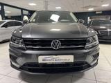 Volkswagen Tiguan 2.0 TSI BMT 4M/LED/CAM/AHK/SHZ/GROßE NAVI - : Allradantrieb, Geländewagen