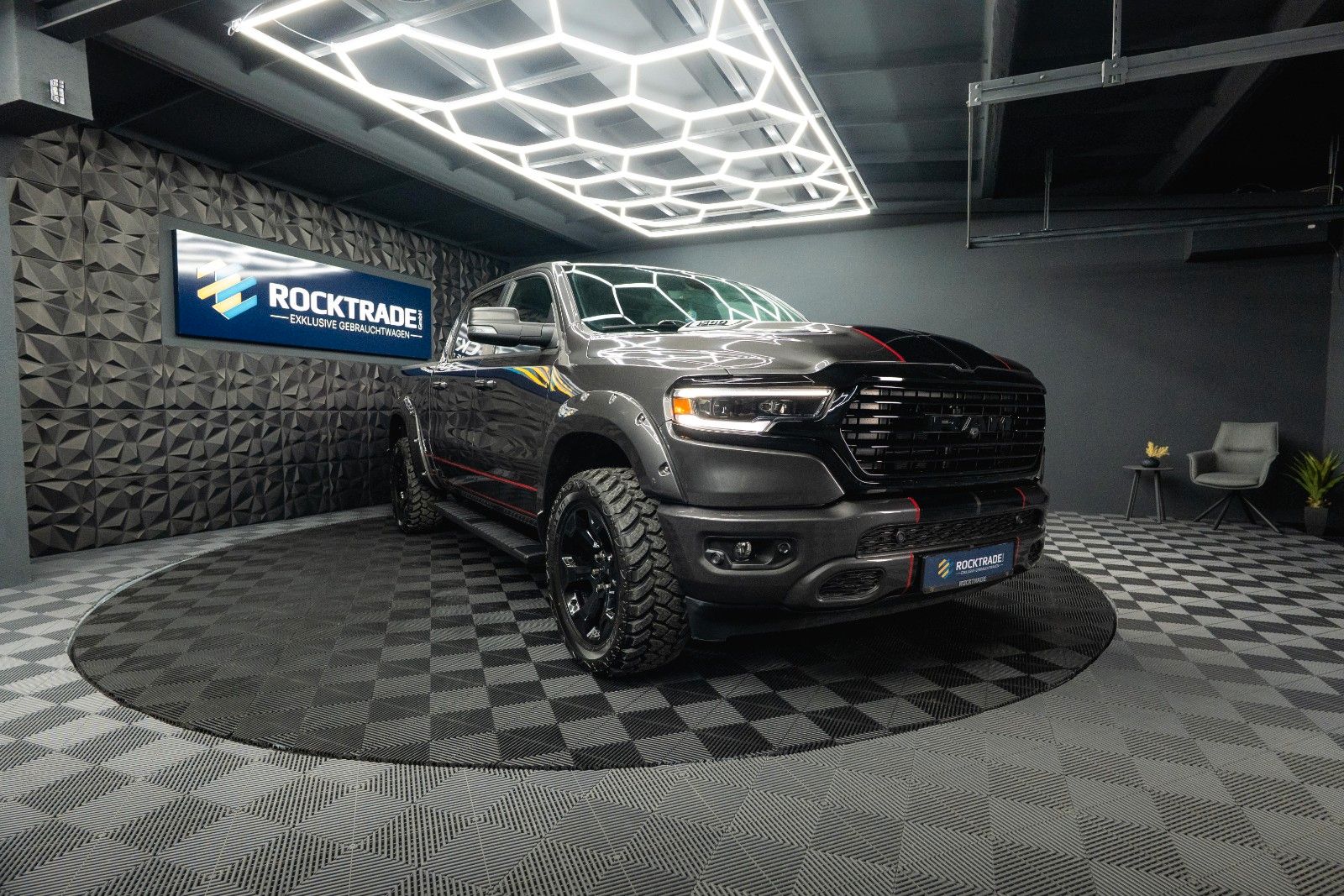 Fahrzeugabbildung Dodge RAM 5.7 V8 HEMI 4x4 OFFROAD Night-Paket *LED*19%