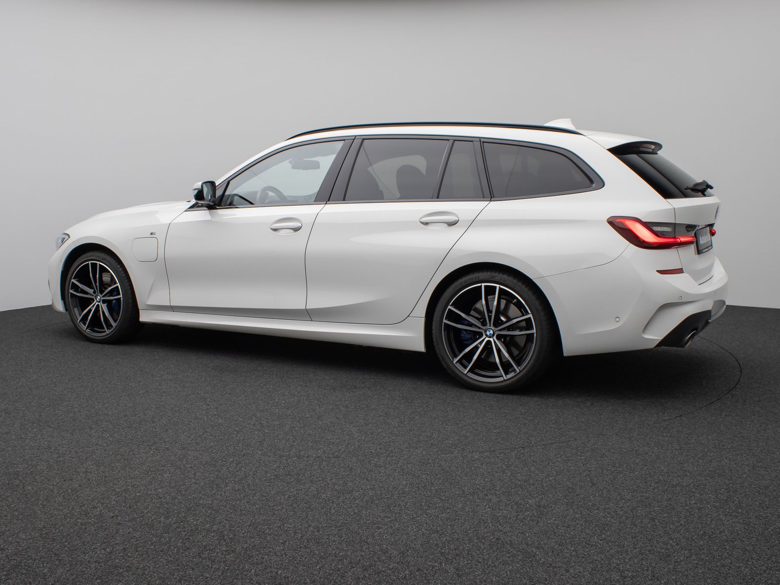 Fahrzeugabbildung BMW 330e M Sport Kamera Laser HUD DAB HiFi Komfort