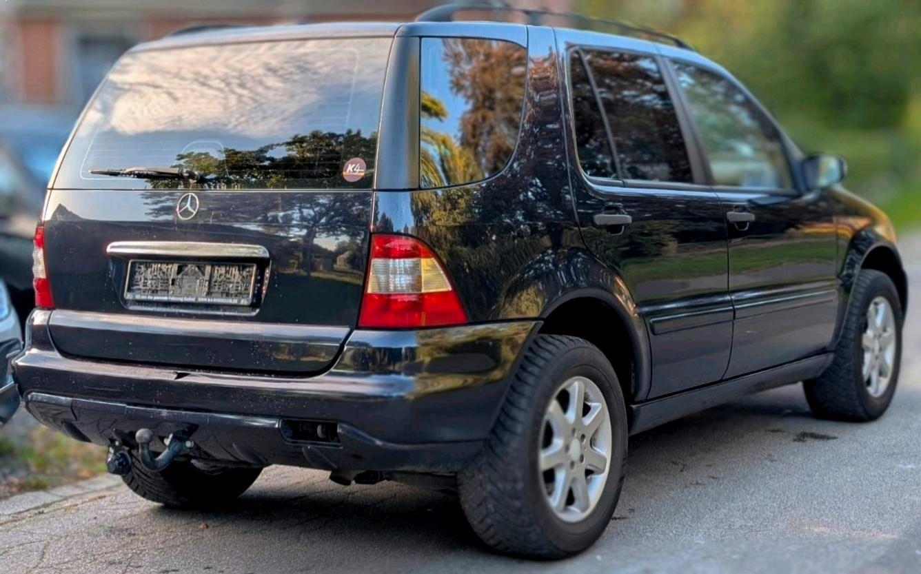 Mercedes-Benz ML270 2004 — салон