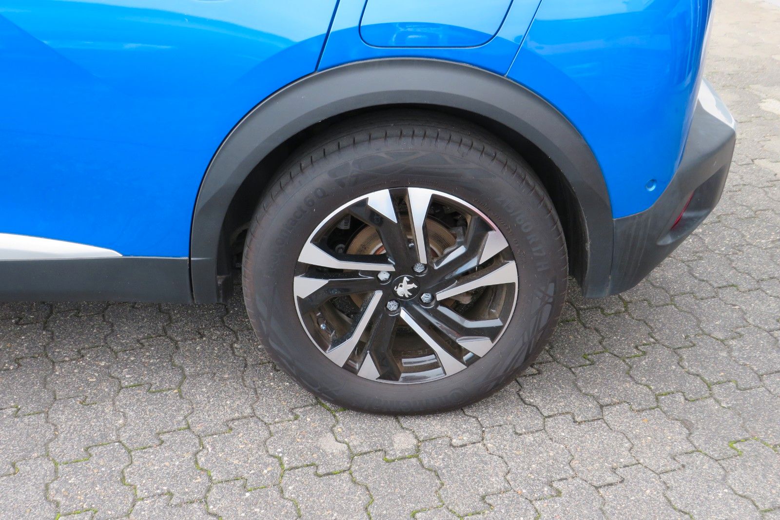 Fahrzeugabbildung Peugeot 2008 e- GT SITZH. NAVI KAMERA PDC 1.HD