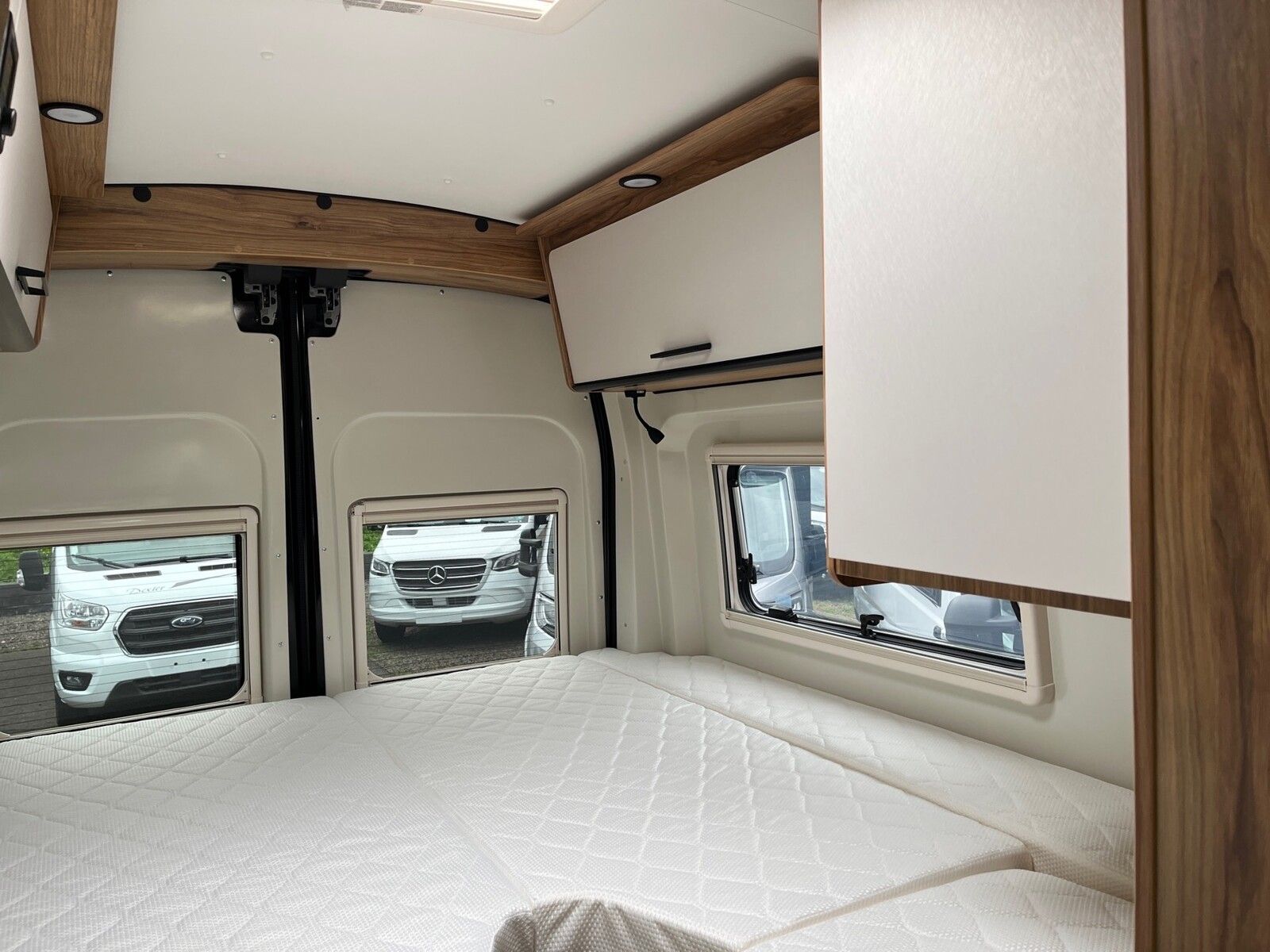 Fahrzeugabbildung Karmann Dexter 4x4 DE 570 AW Klima, RFK, El. Trittstufe