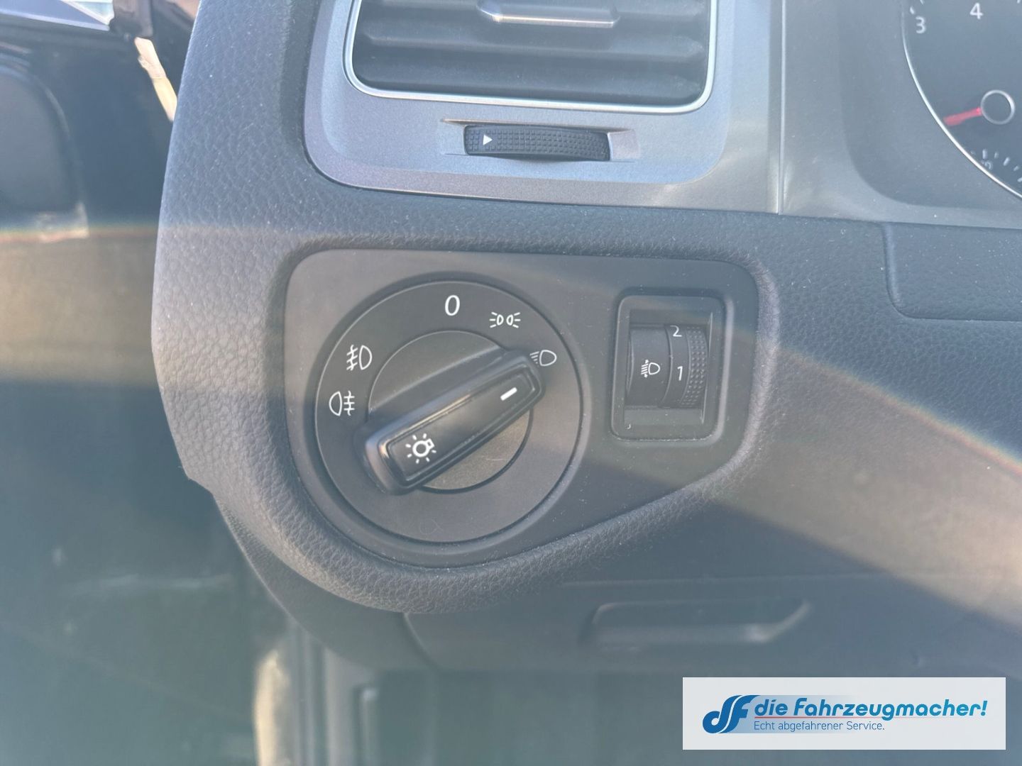 Fahrzeugabbildung Volkswagen Golf VII Trendline BMT Dyn. Kurvenlicht *EXPORT
