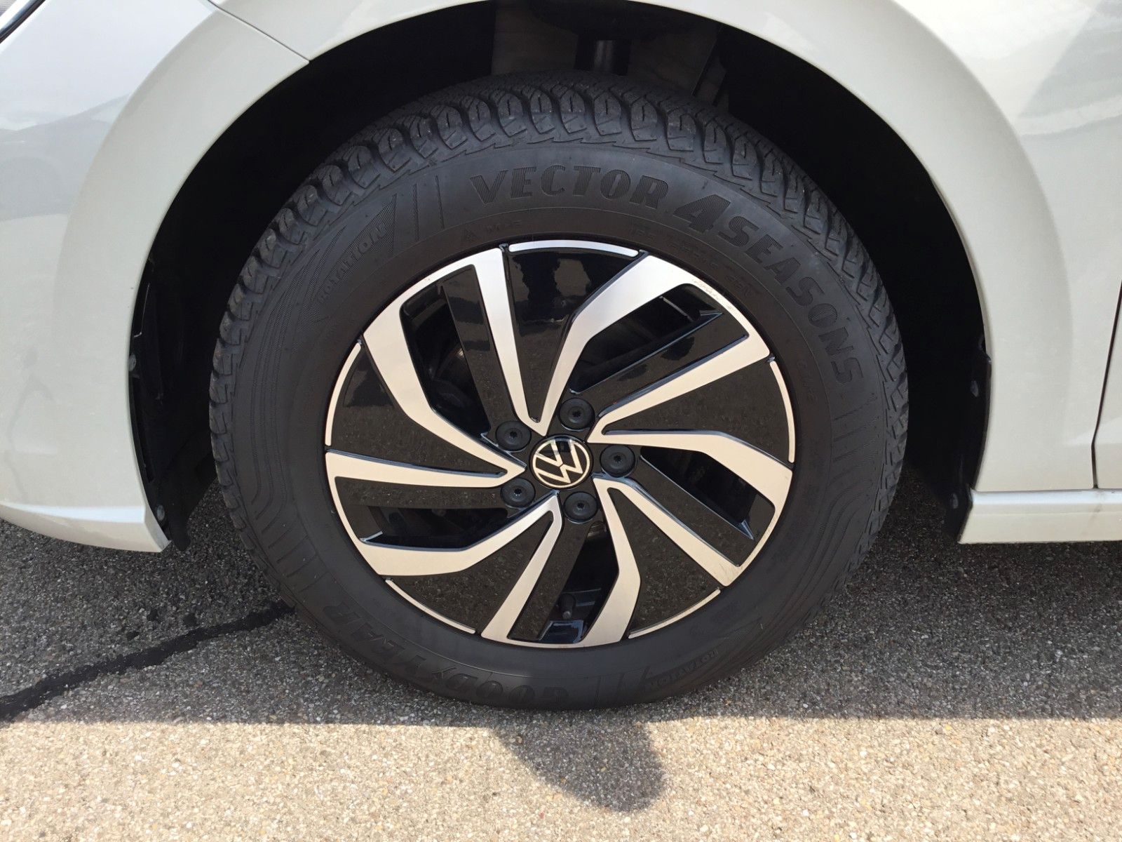 Fahrzeugabbildung Volkswagen Polo 1.0 TSI Life+Sitzheizung+AppConnect+Kamera