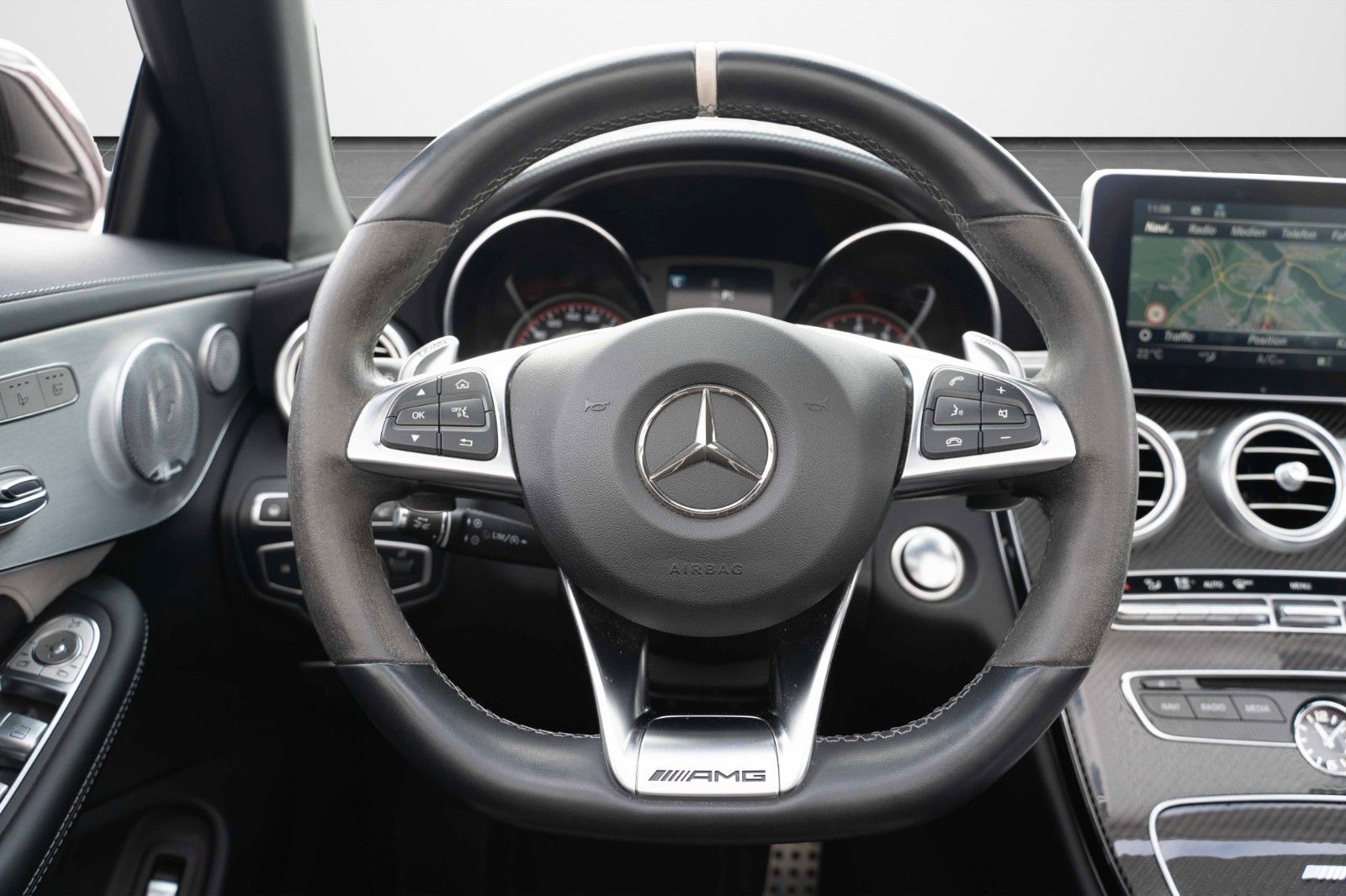 Fahrzeugabbildung Mercedes-Benz C 63S AMG V8 CARBON BURM HUD NIGHT KAM 360°