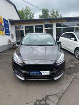 Ford Focus 2,0 EcoBoost ST - Ford Focus mit Benzin-Antrieb: Limousine, 2.0