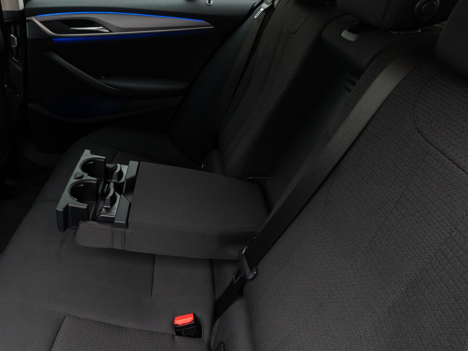 Fahrzeugabbildung BMW 520d xD Kamera Laser HUD DAB HiFi Stop&Go MSport