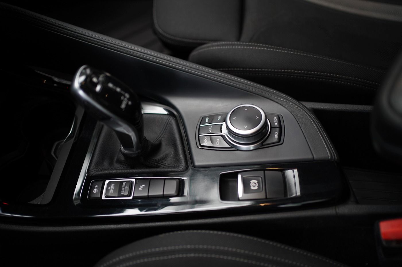 Fahrzeugabbildung BMW X1 18i Sport Line +AHK+Sportsitze+Parkassistent+