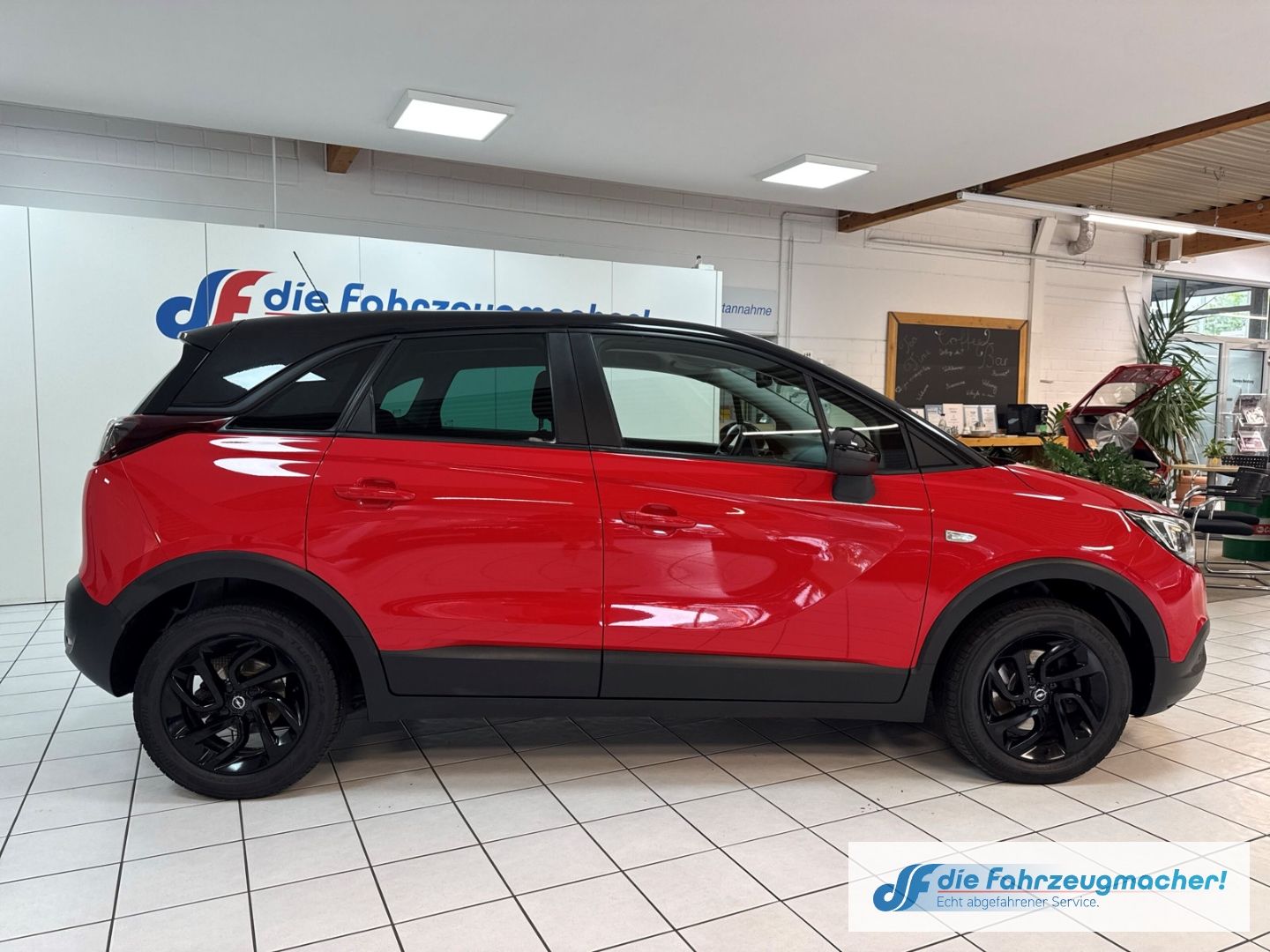 Fahrzeugabbildung Opel Crossland Limited Edition 1.2 Turbo EU6d Apple C